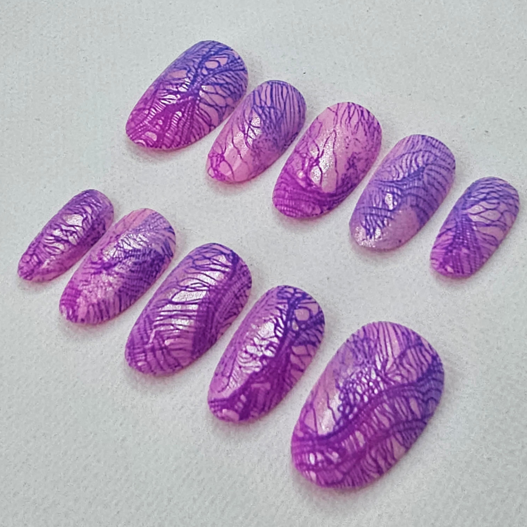 Short Round Ombre Lace Press-On Nails (Apres Size Medium)