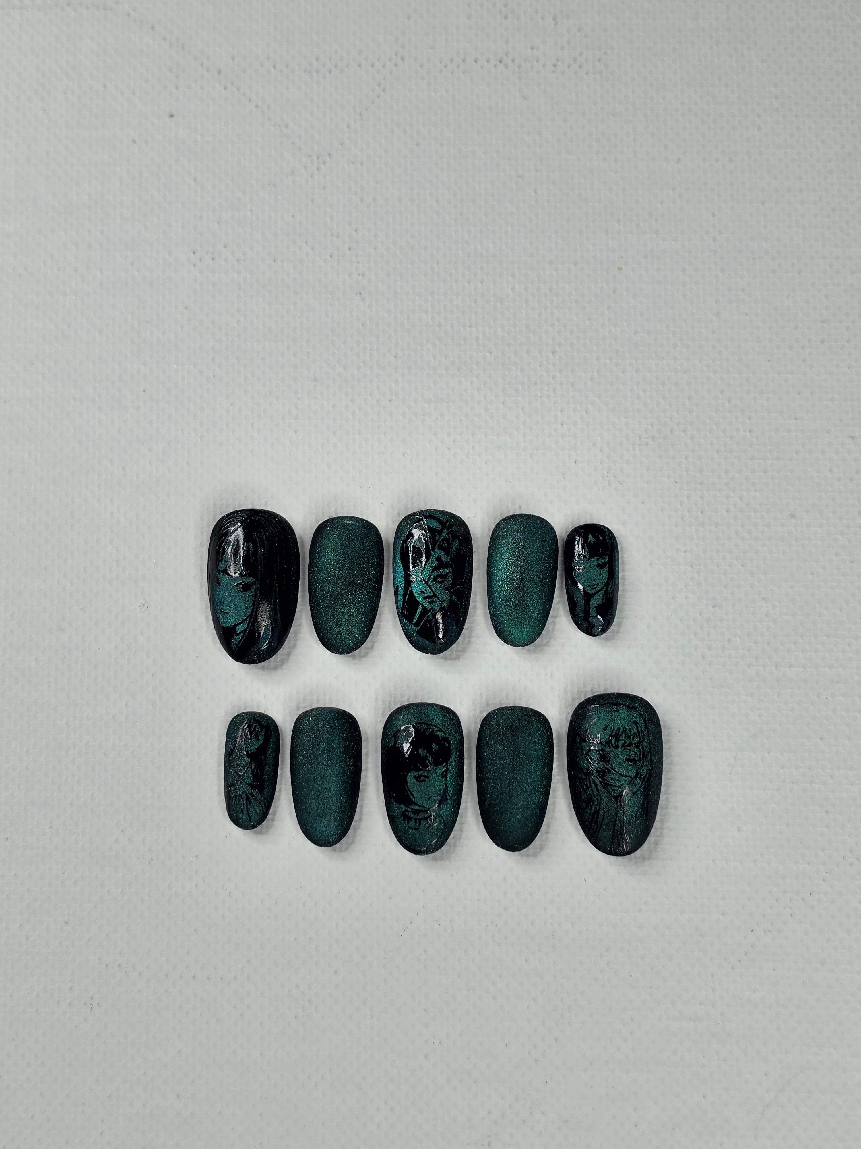Tomie "Curse of Beauty" Cat Eye Press On Nails | Apres Short Round
